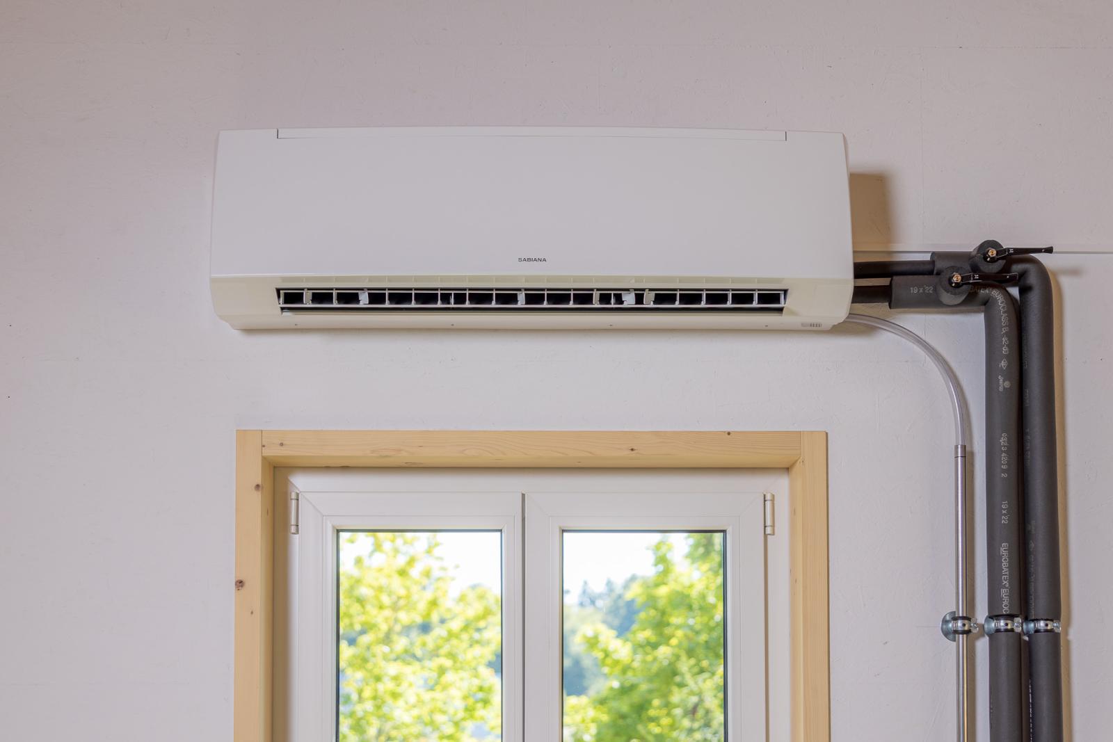 Klimagerät und Warmwasser für Einfamilienhaus und Büro in Worb
